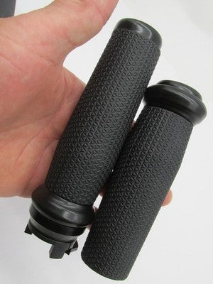 Kuryakyn NOS Black Thresher Handlebar Grips Indian Scout 5939