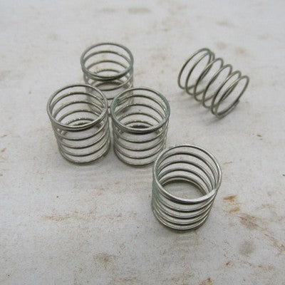Lot of 5 Harley-Davidson OEM NOS AMF Accel Pump Diaphragm Springs 2736
