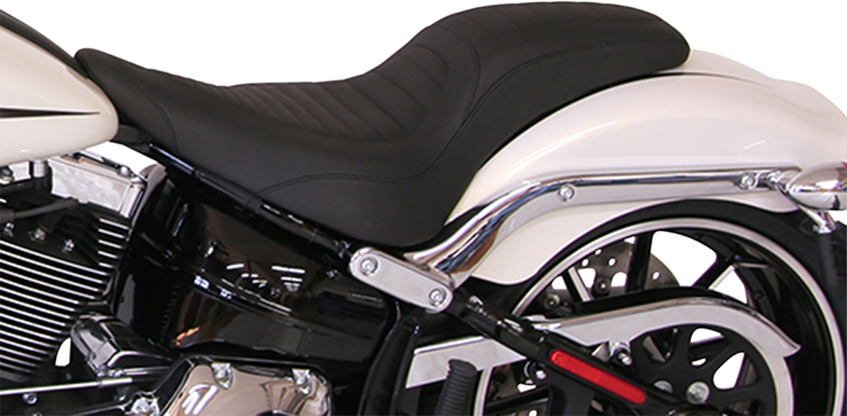 Mustang Tripper Fastback Seat 76781