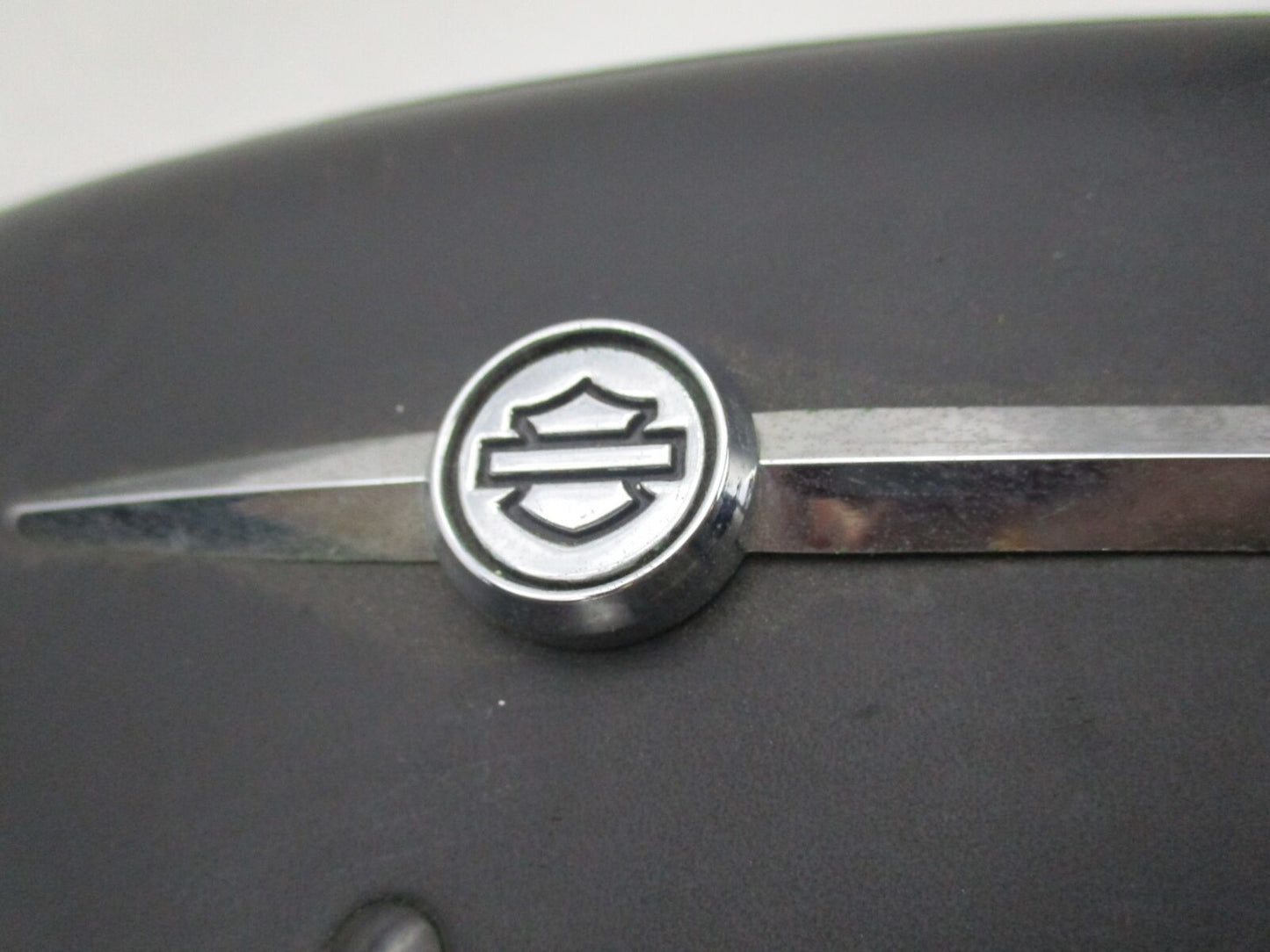 Harley Davidson Genuine 00-06 Softail Fatboy Saddlebag with Bracket 90452-04