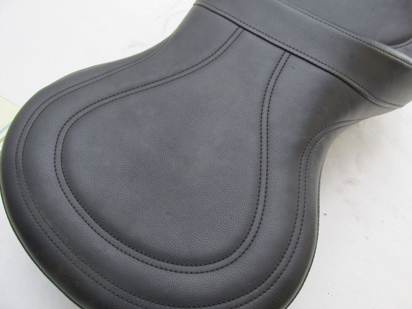 Saddlemen Explorer Seat Black Stitch Harley-Davidson Softail FXST/FLST 00-05