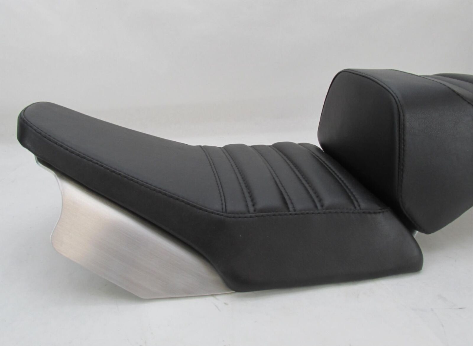 Harley-Davidson Genuine NOS Screamin Eagle 14+ Touring Black Drag Seat 52000452