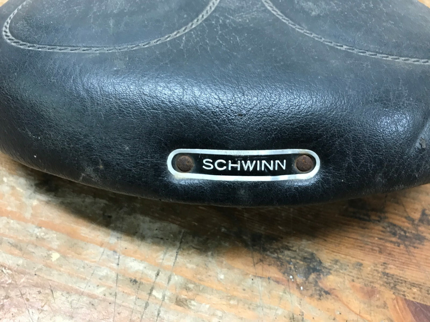 Schwinn Viscount 7148 Large Black Cushion Bike Bicycle Seat