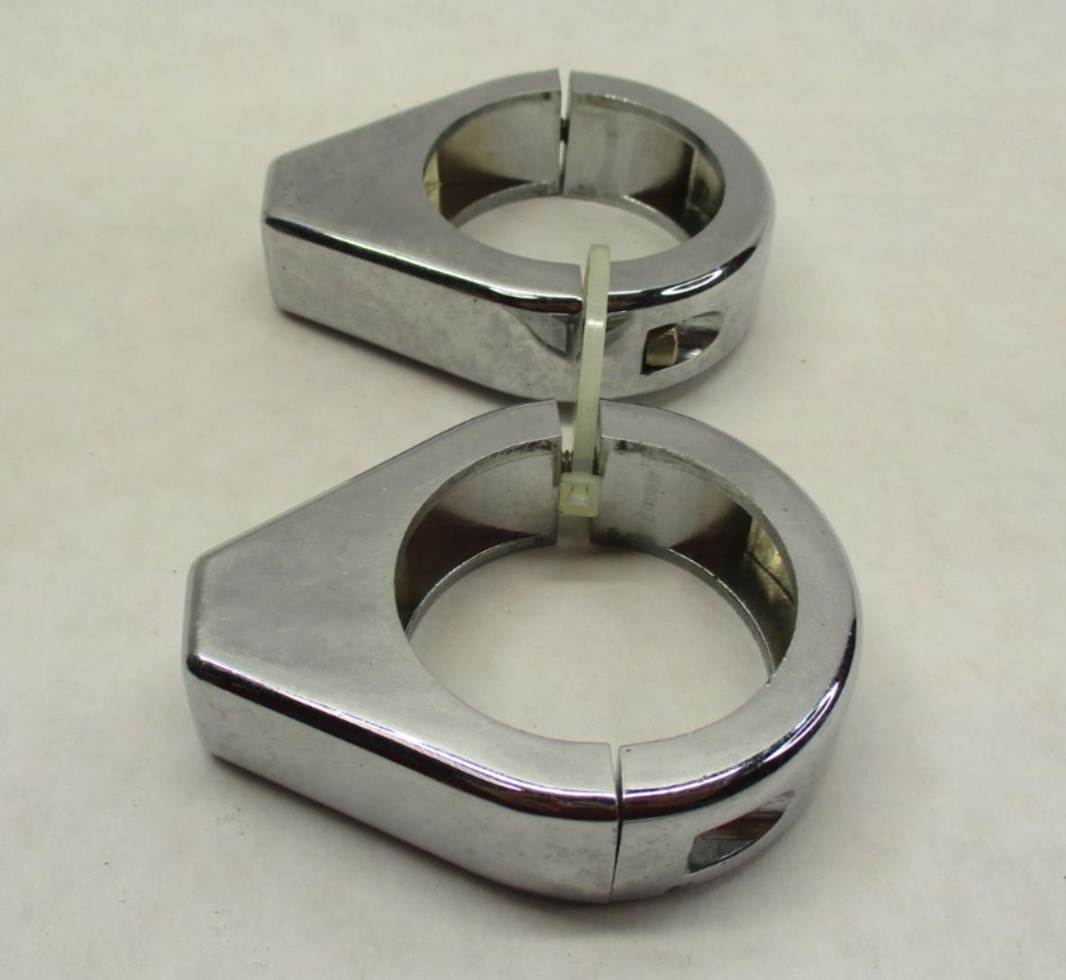 Pair Set of Harley Davidson Turn Signal Clamps Brackets Dyna Softail