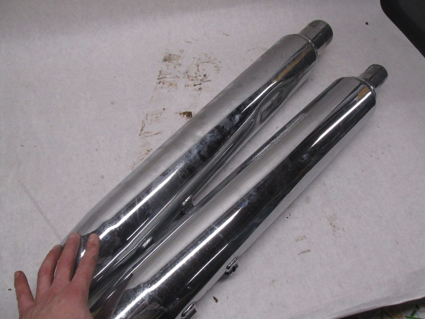 Pair of Harley Davidson Genuine Touring Exhaust Mufflers 64900235A 64900236A