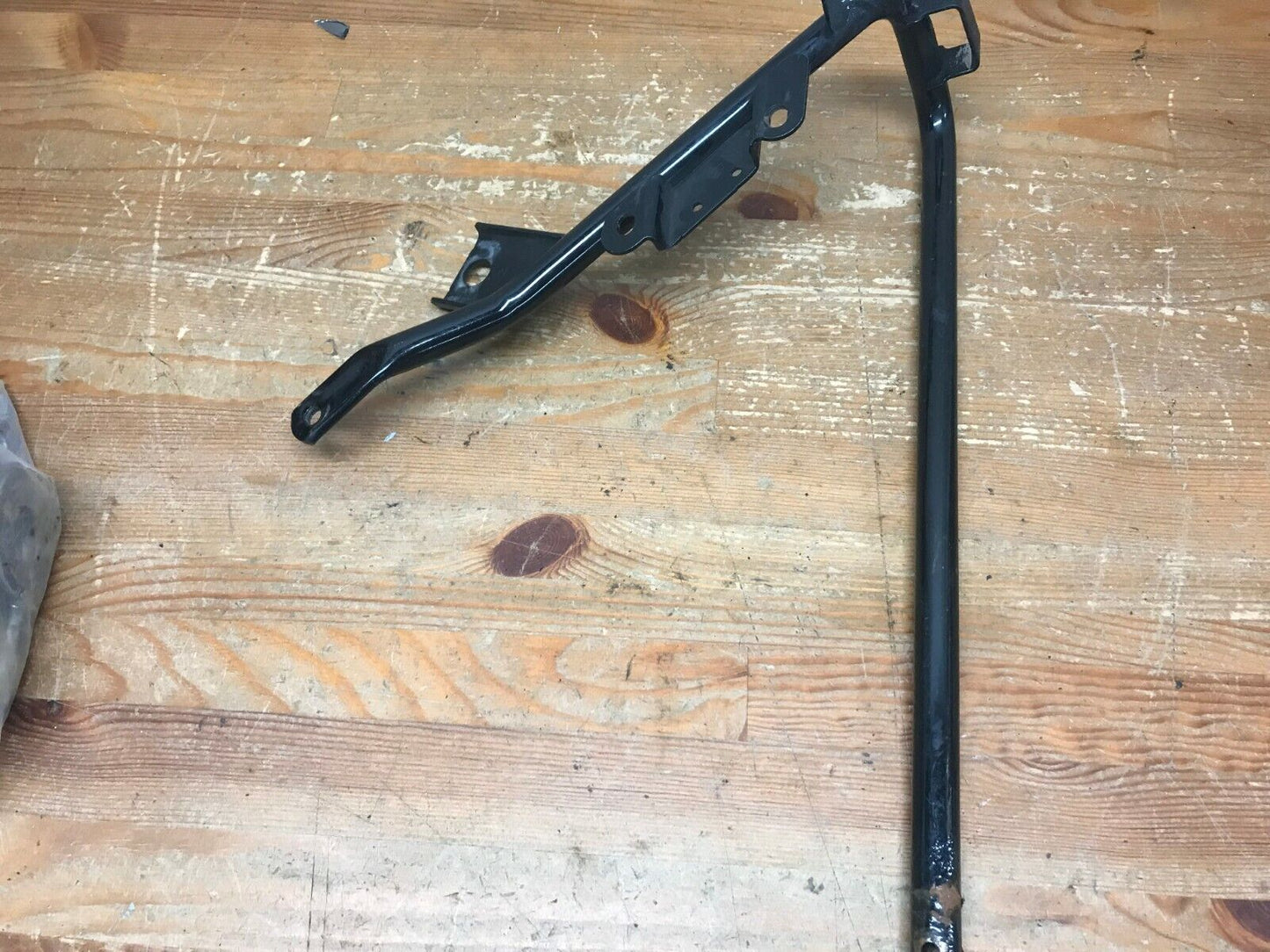HARLEY DAVIDSON TOURING Right REAR SADDLEBAG LOWER MOUNT BRACKET 2009-2013