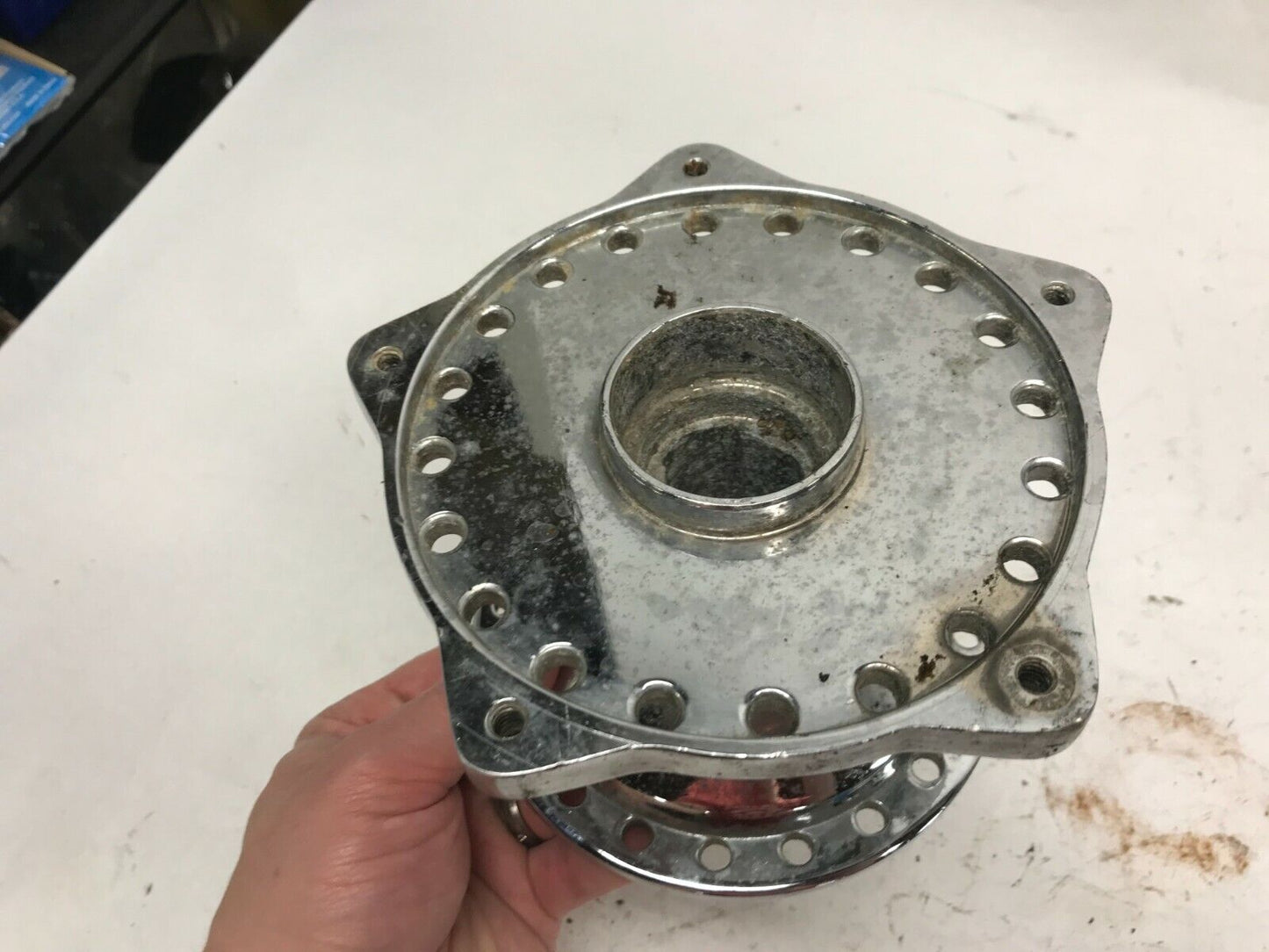 HARLEY IRONHEAD SHOVELHEAD 40 SPOKE FRONT WHEEL HUB Chrome 1974-1977 FX XL