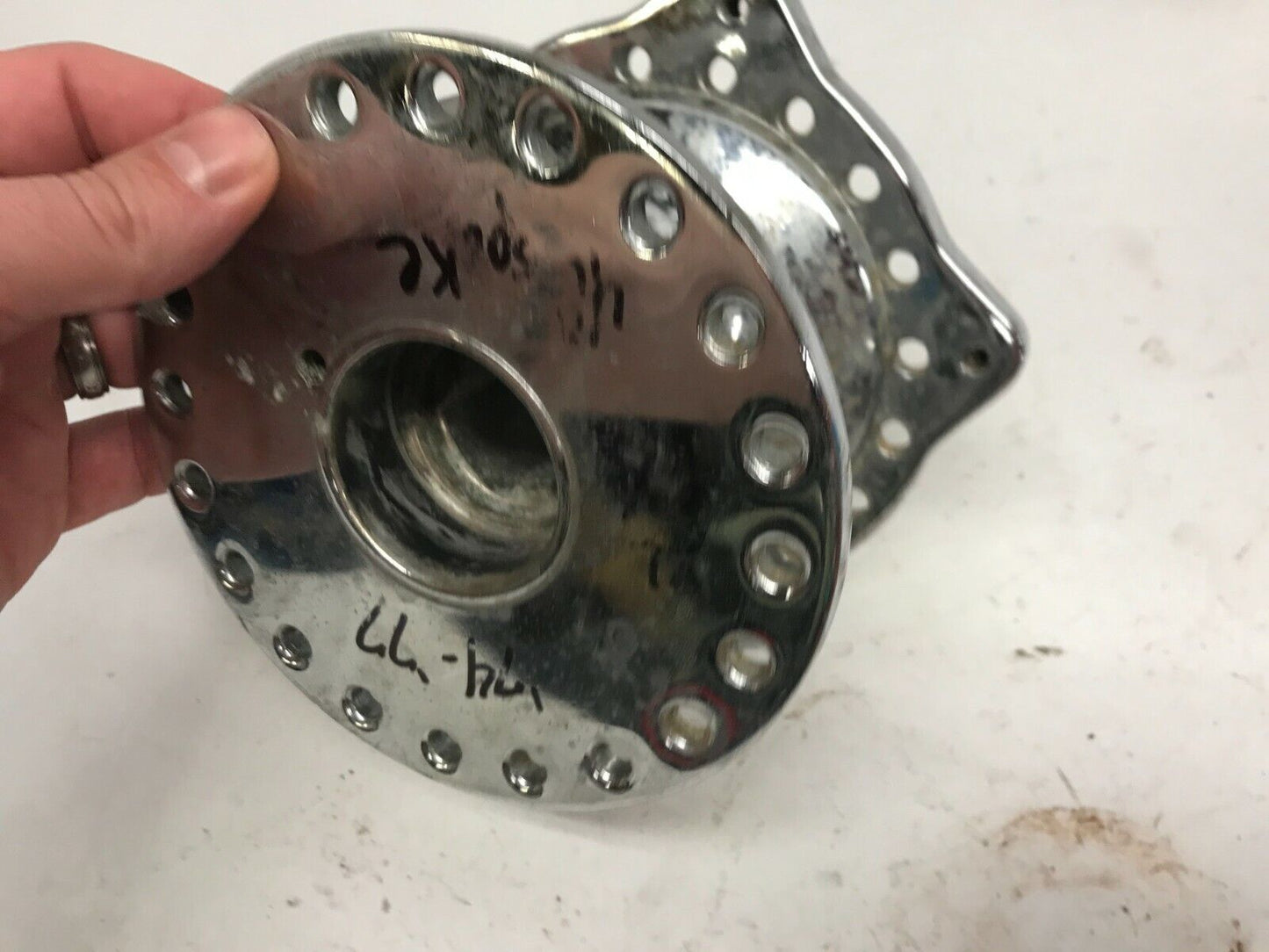 HARLEY IRONHEAD SHOVELHEAD 40 SPOKE FRONT WHEEL HUB Chrome 1974-1977 FX XL