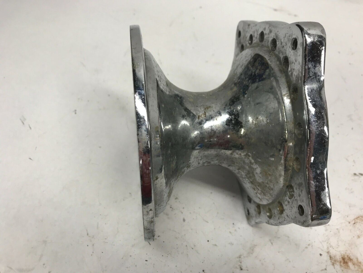 HARLEY IRONHEAD SHOVELHEAD 40 SPOKE FRONT WHEEL HUB Chrome 1974-1977 FX XL