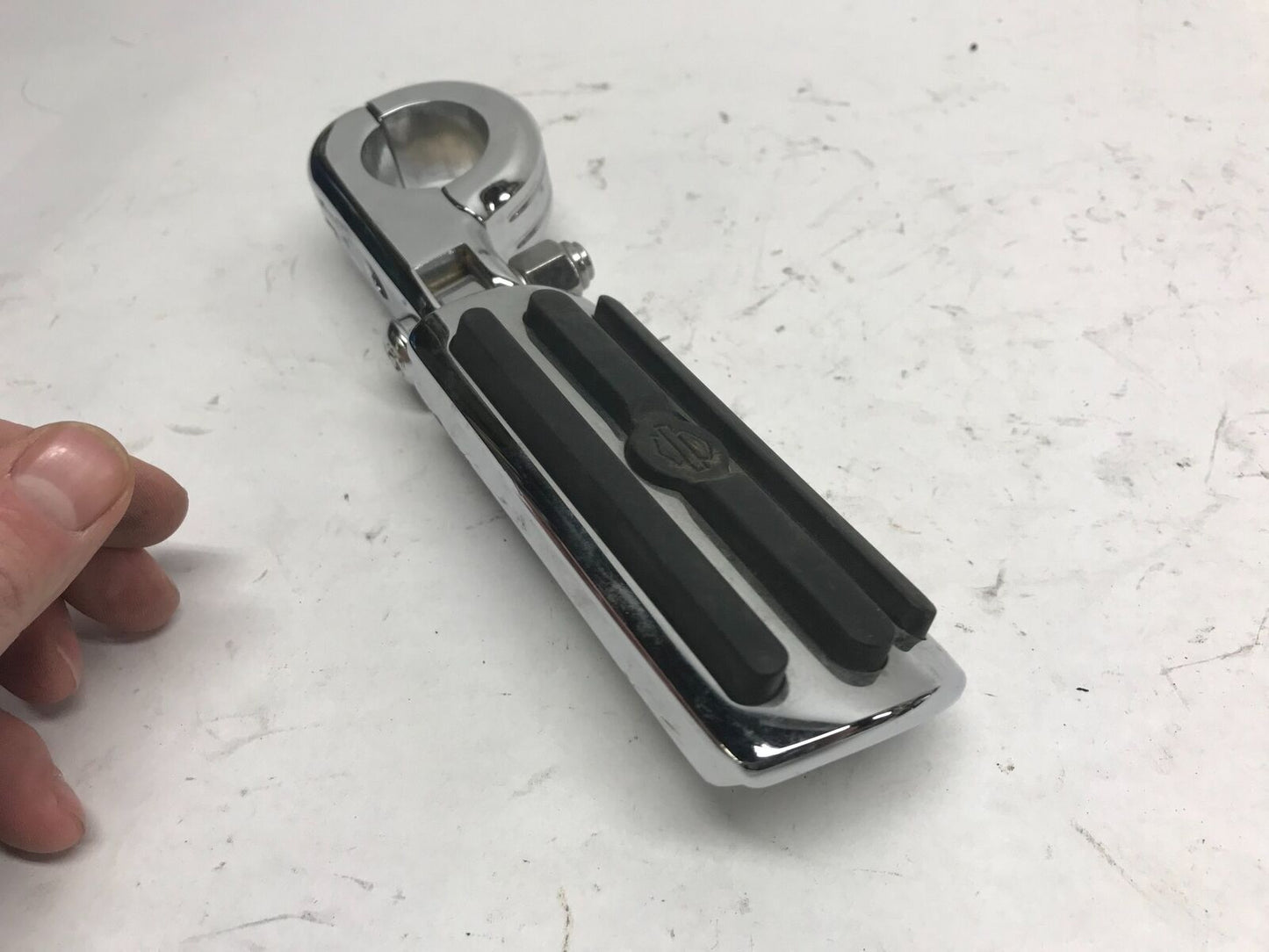 Harley Davidson Chrome Ribbed Single Side Highway Foot Peg & Bracket