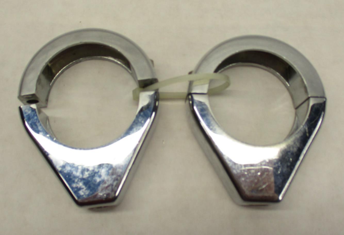 Pair Set of Harley Davidson Turn Signal Clamps Brackets Dyna Softail