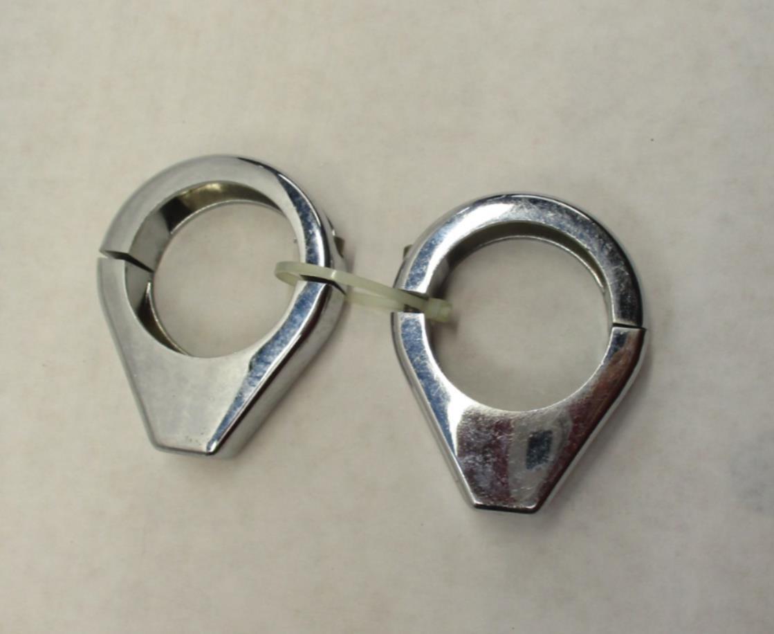 Pair Set of Harley Davidson Turn Signal Clamps Brackets Dyna Softail