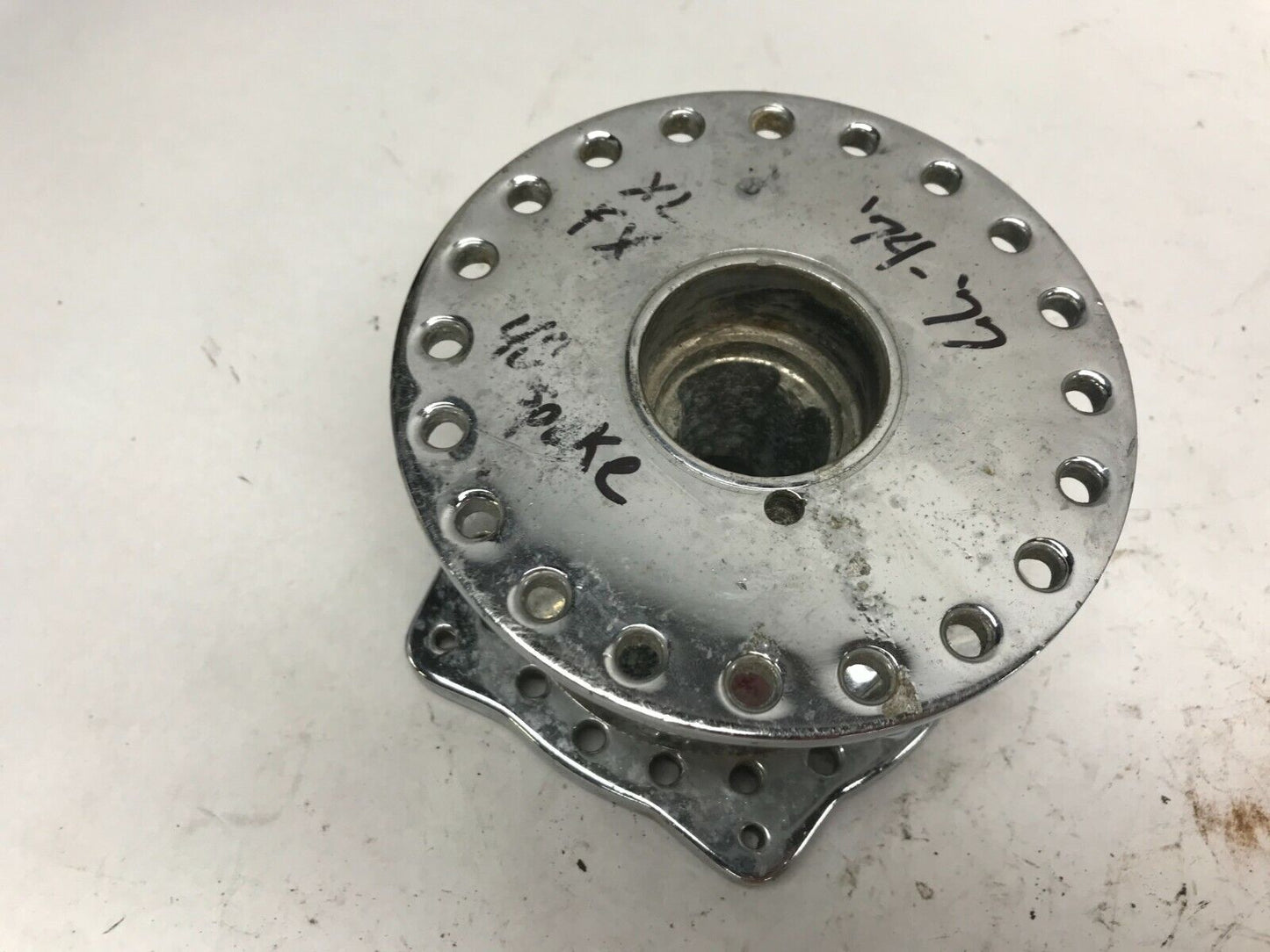 HARLEY IRONHEAD SHOVELHEAD 40 SPOKE FRONT WHEEL HUB Chrome 1974-1977 FX XL