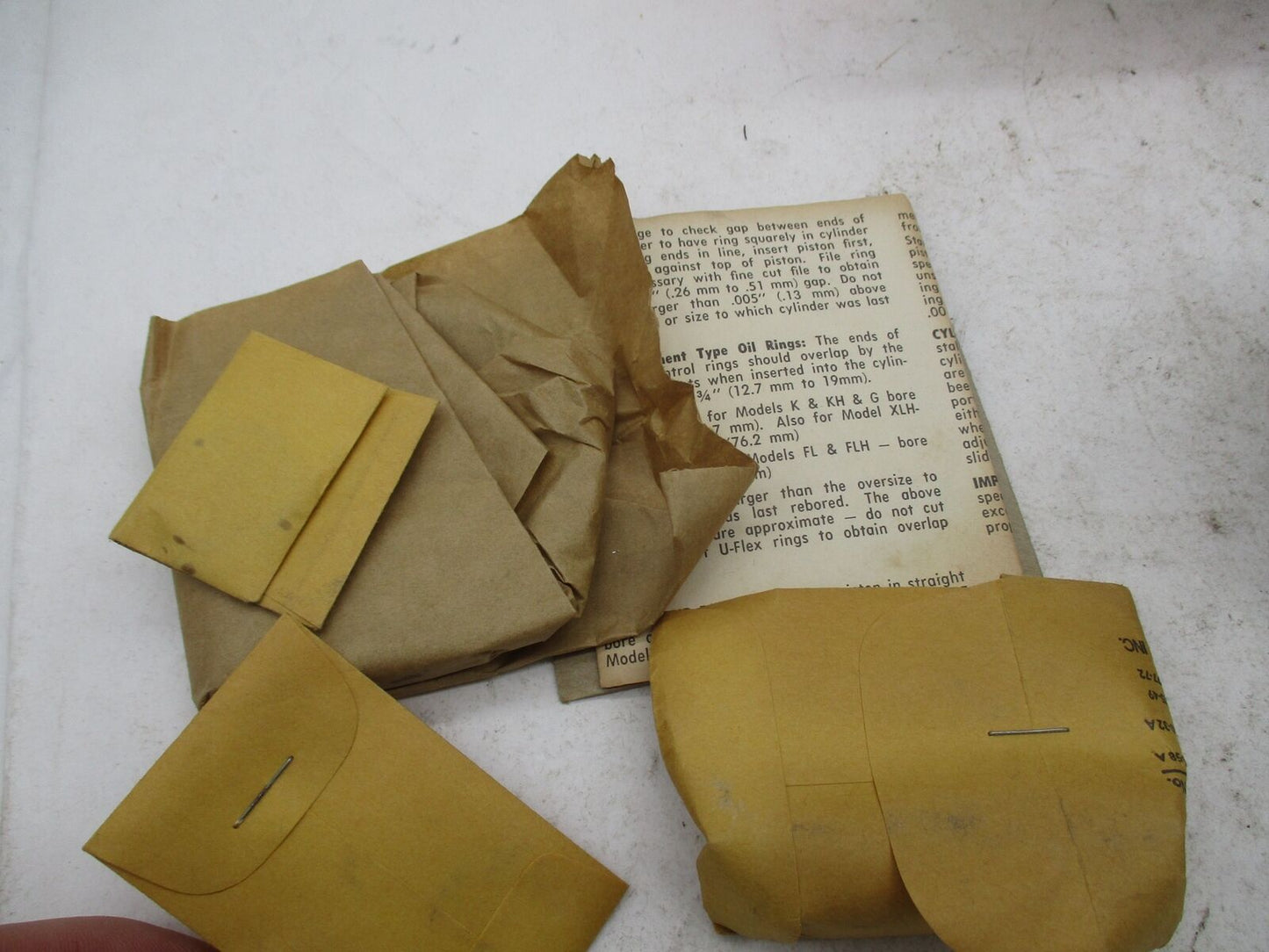 Pair of Harley Davidson Genuine NOS Pistons 750cc 22255-29B 22253-29B