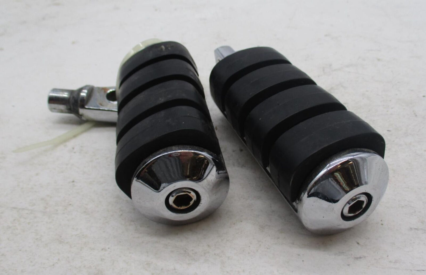 Pair of Harley Davidson Genuine Chrome Ribbed Foot Pegs Foot Rests