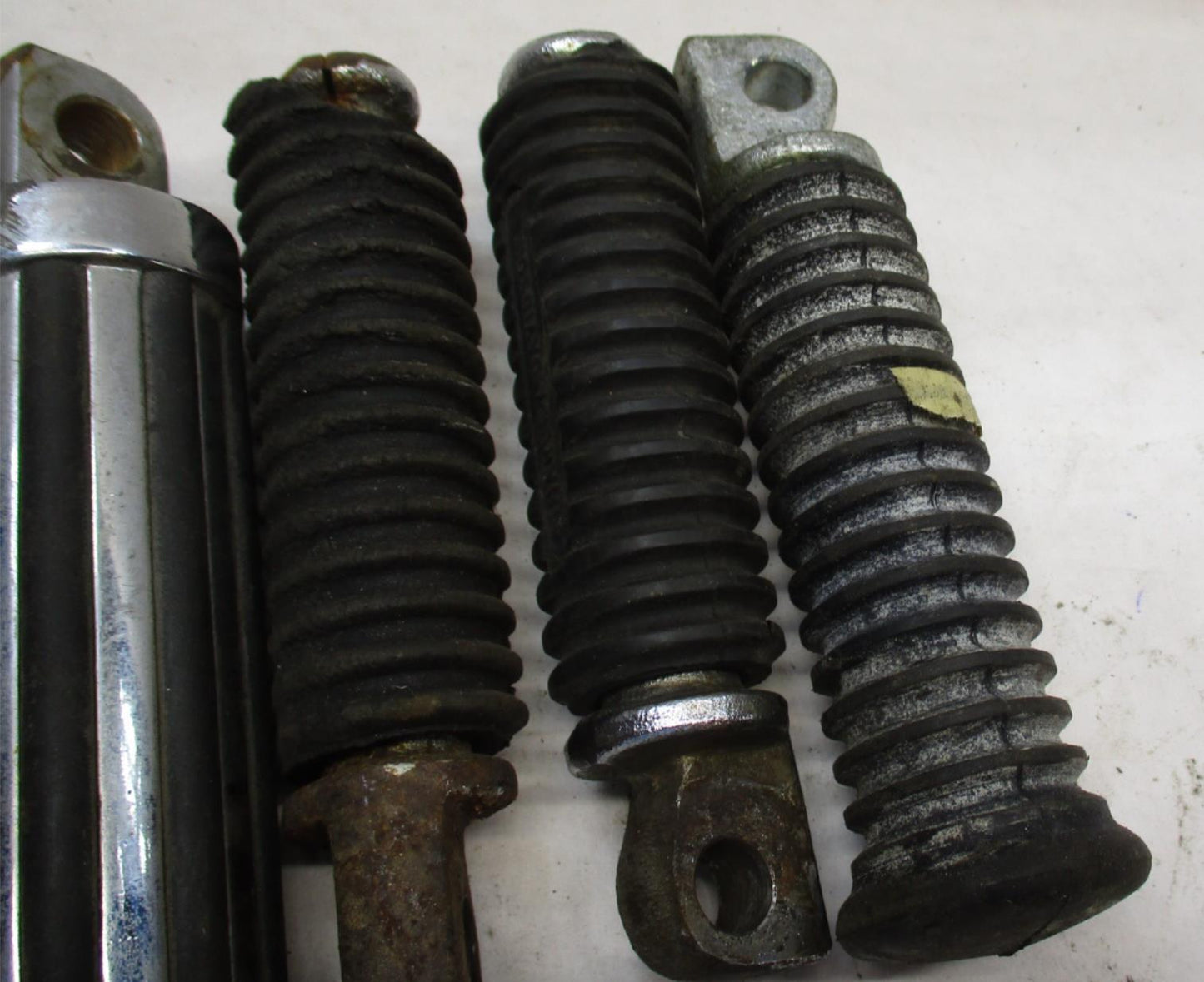 Lot of (4) Harley Davidson Foot Pegs Rests Male Connection Ends