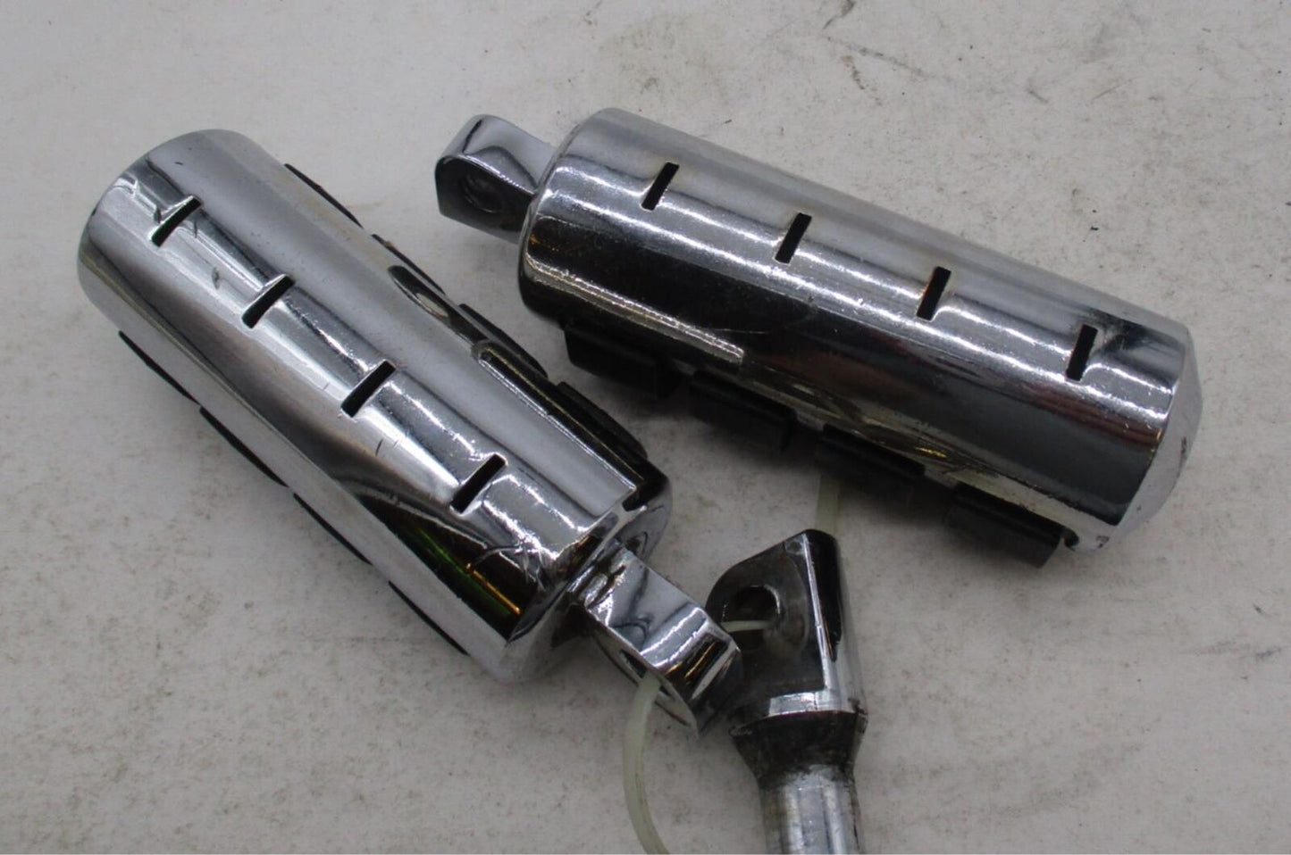 Pair of Harley Davidson Genuine Chrome Ribbed Foot Pegs Foot Rests