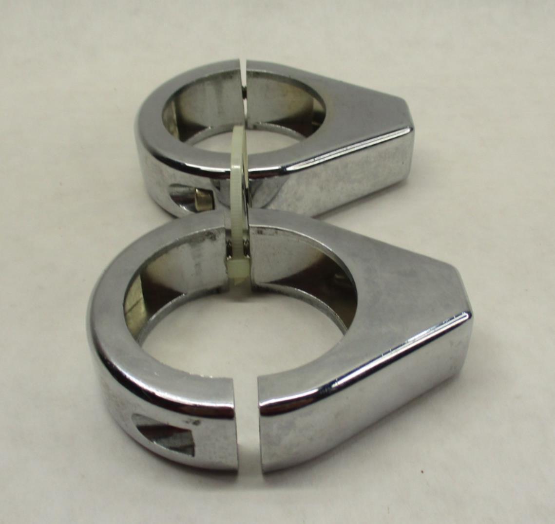 Pair Set of Harley Davidson Turn Signal Clamps Brackets Dyna Softail