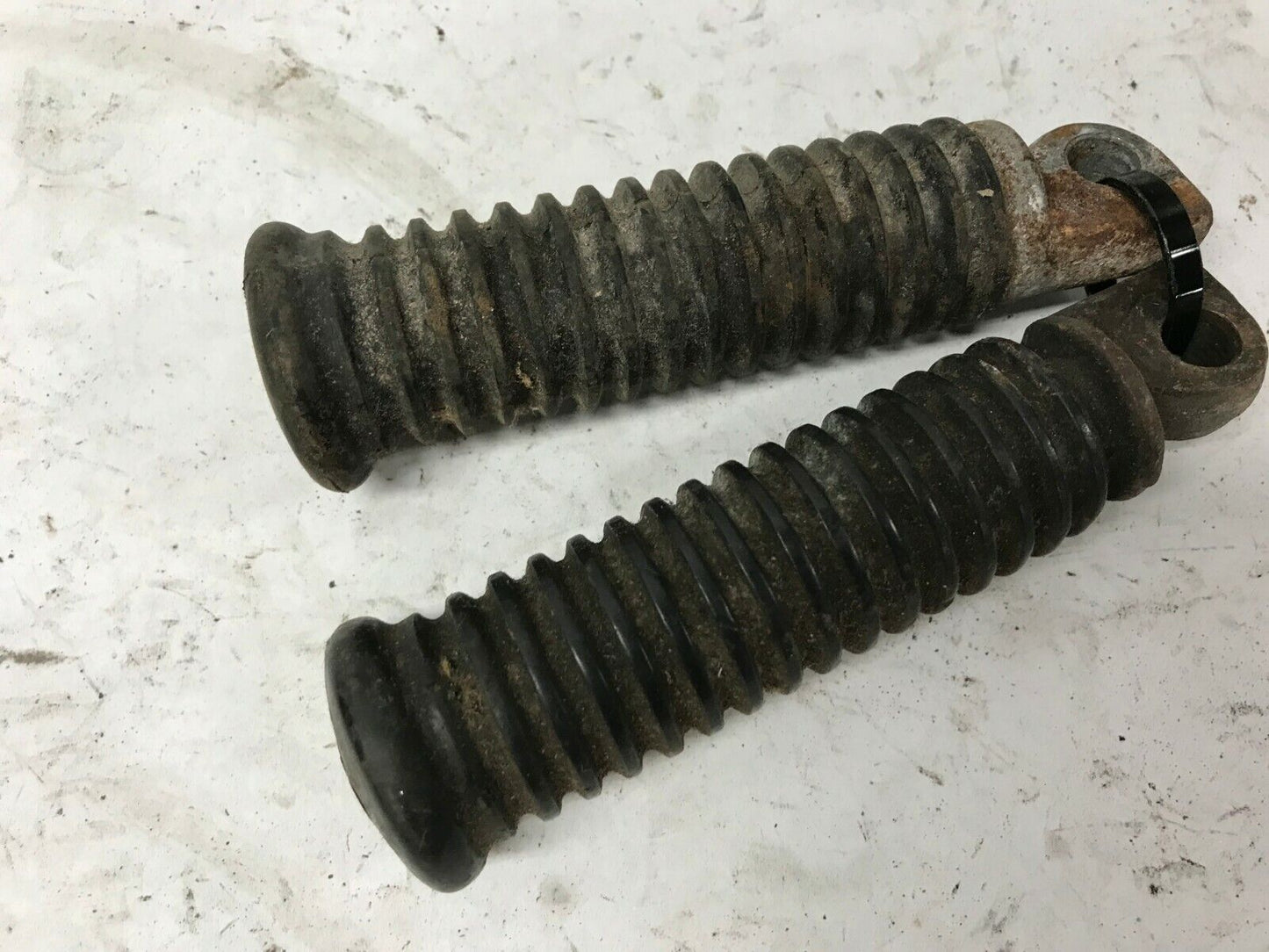 Pair Harley Shovelhead Sportster Foot Pegs Foot Rests Rubber Simple Round