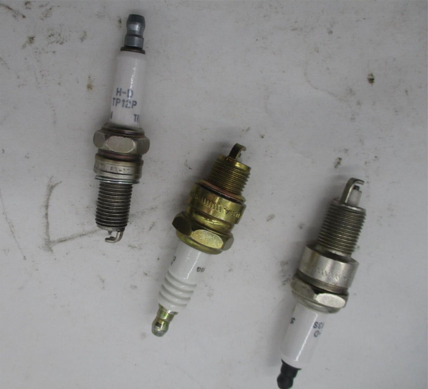 Mixed Lot of 3 Harley Davidson Genuine NOS Spark Plugs SH13S TP12P 4R5G