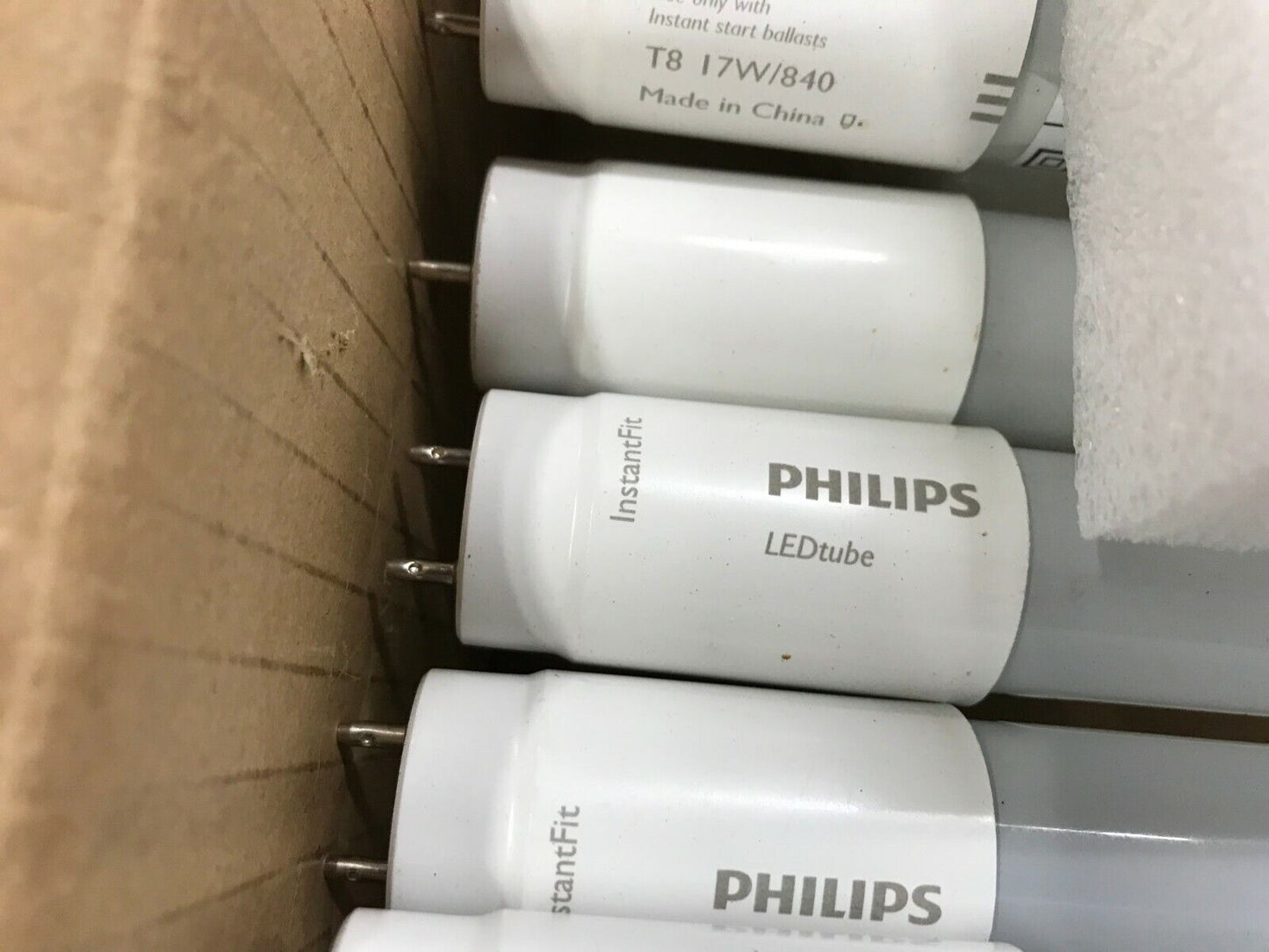 Lot of 12 Philips LED InstantFit 3-Foot T8 Tube Light Bulb 1200-Lumen 4000K