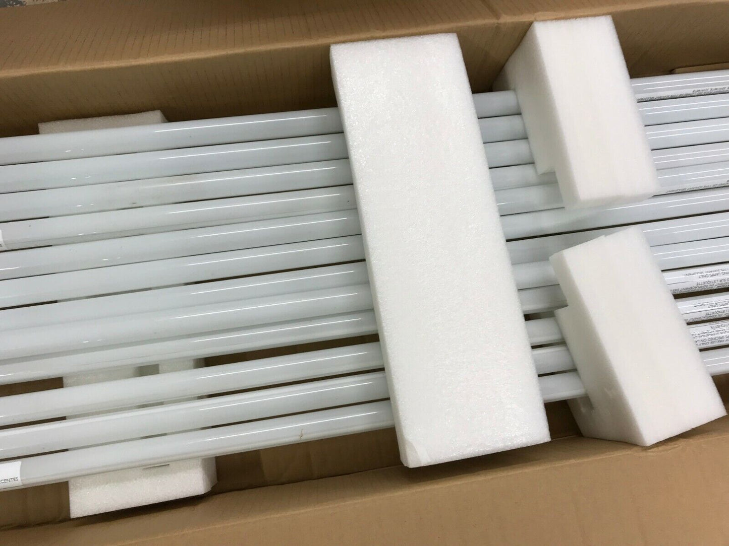 Lot of 12 Philips LED InstantFit 3-Foot T8 Tube Light Bulb 1200-Lumen 4000K