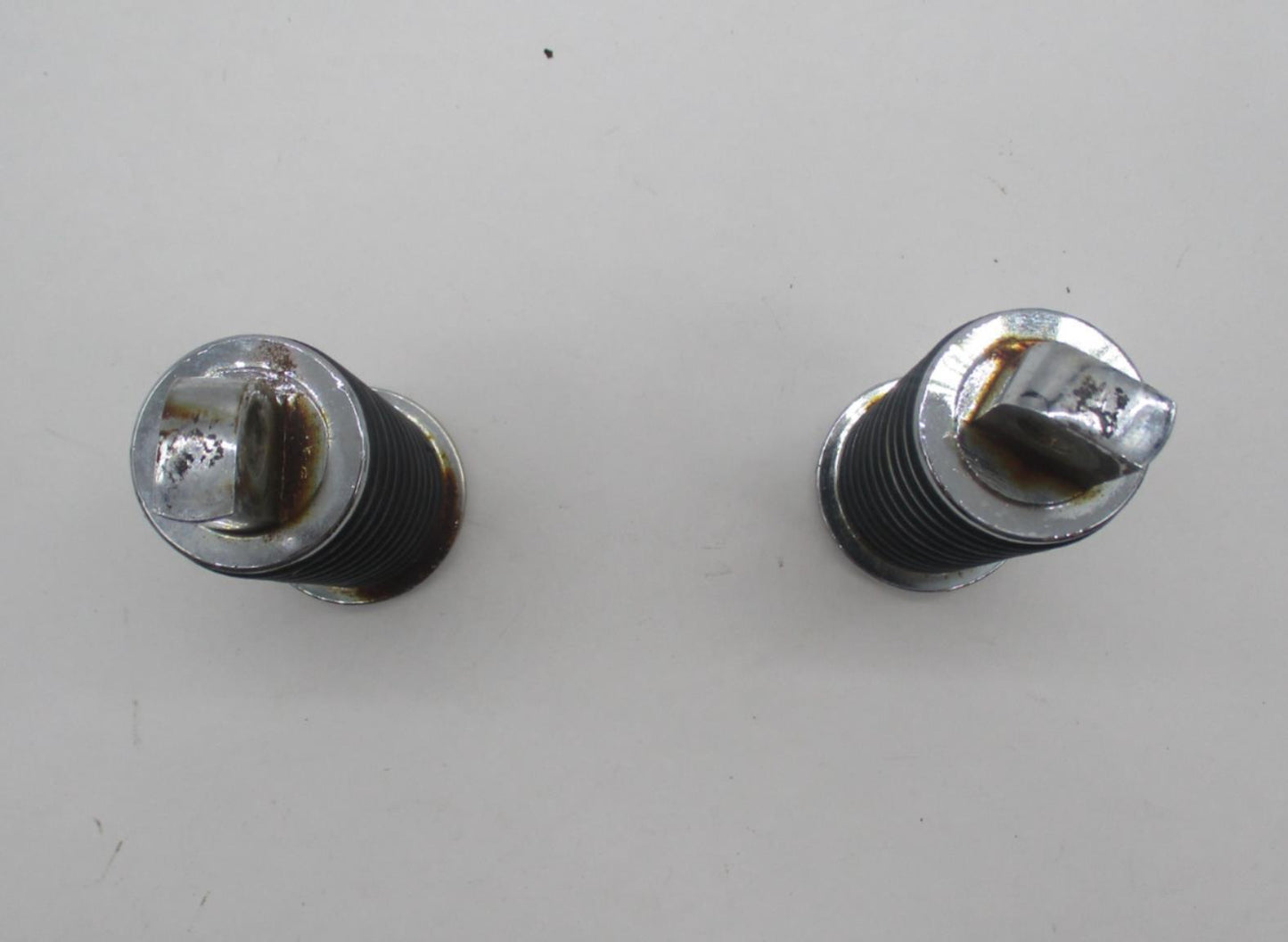 Pair of Harley Davidson Chrome Round Rubber Ribbed Foot Pegs Highway Pegs