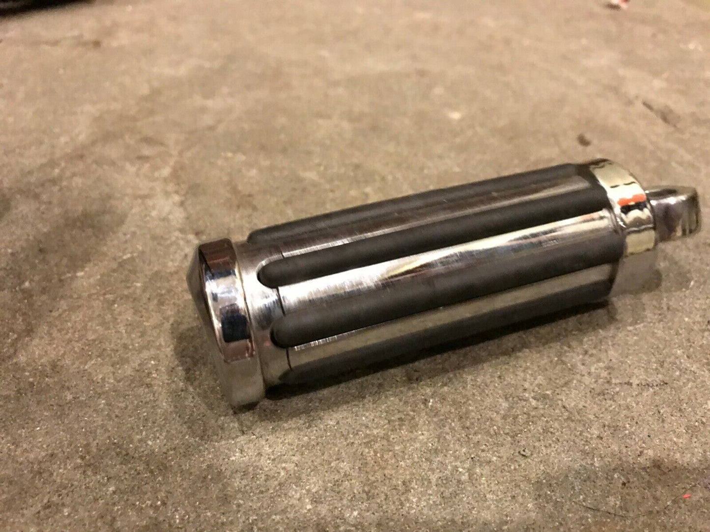One Original Harley Shovelhead Panhead Foot Pegs Foot Rests Chrome Metal Rubber
