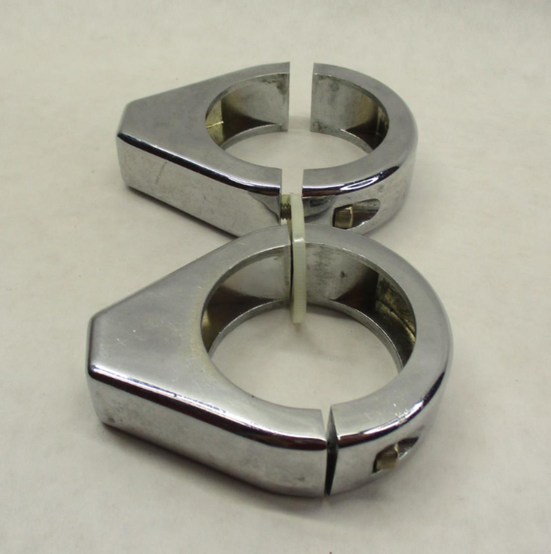 Pair Set of Harley Davidson Turn Signal Clamps Brackets Dyna Softail