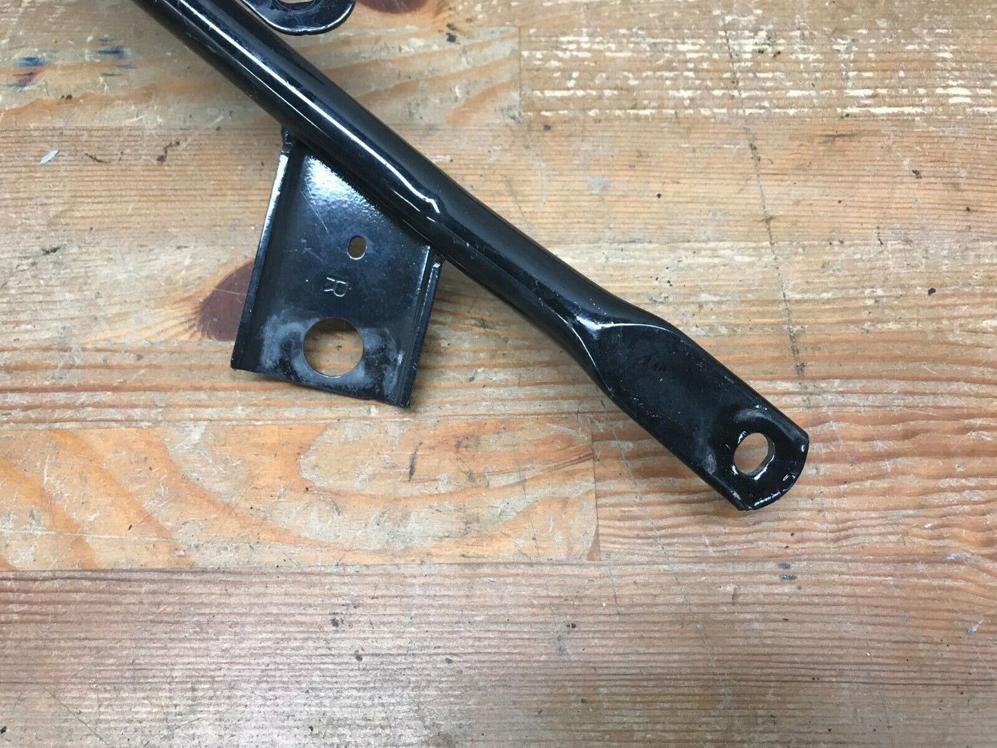 HARLEY DAVIDSON TOURING Right REAR SADDLEBAG LOWER MOUNT BRACKET 2009-2013