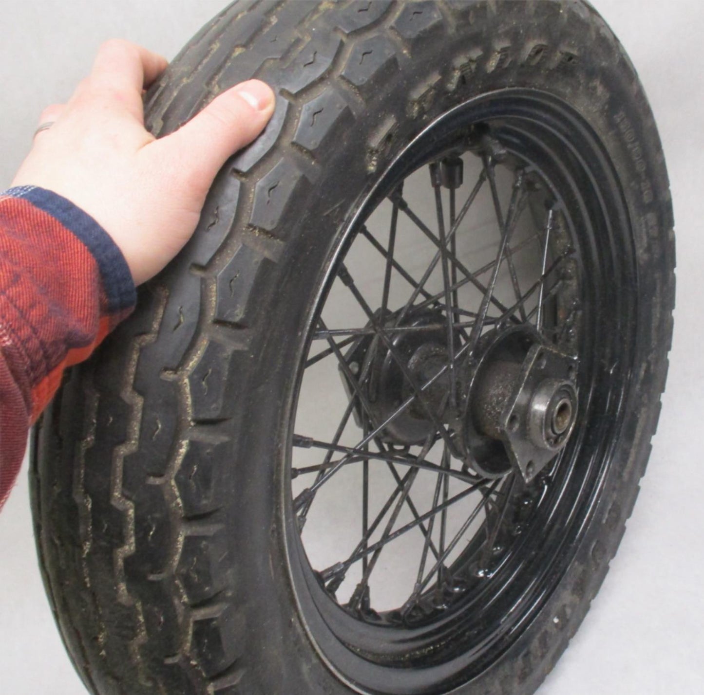 Harley Shovelhead Super Glide Rear Wheel Spoke w/ Tire 40981-73 3/4" Axle
