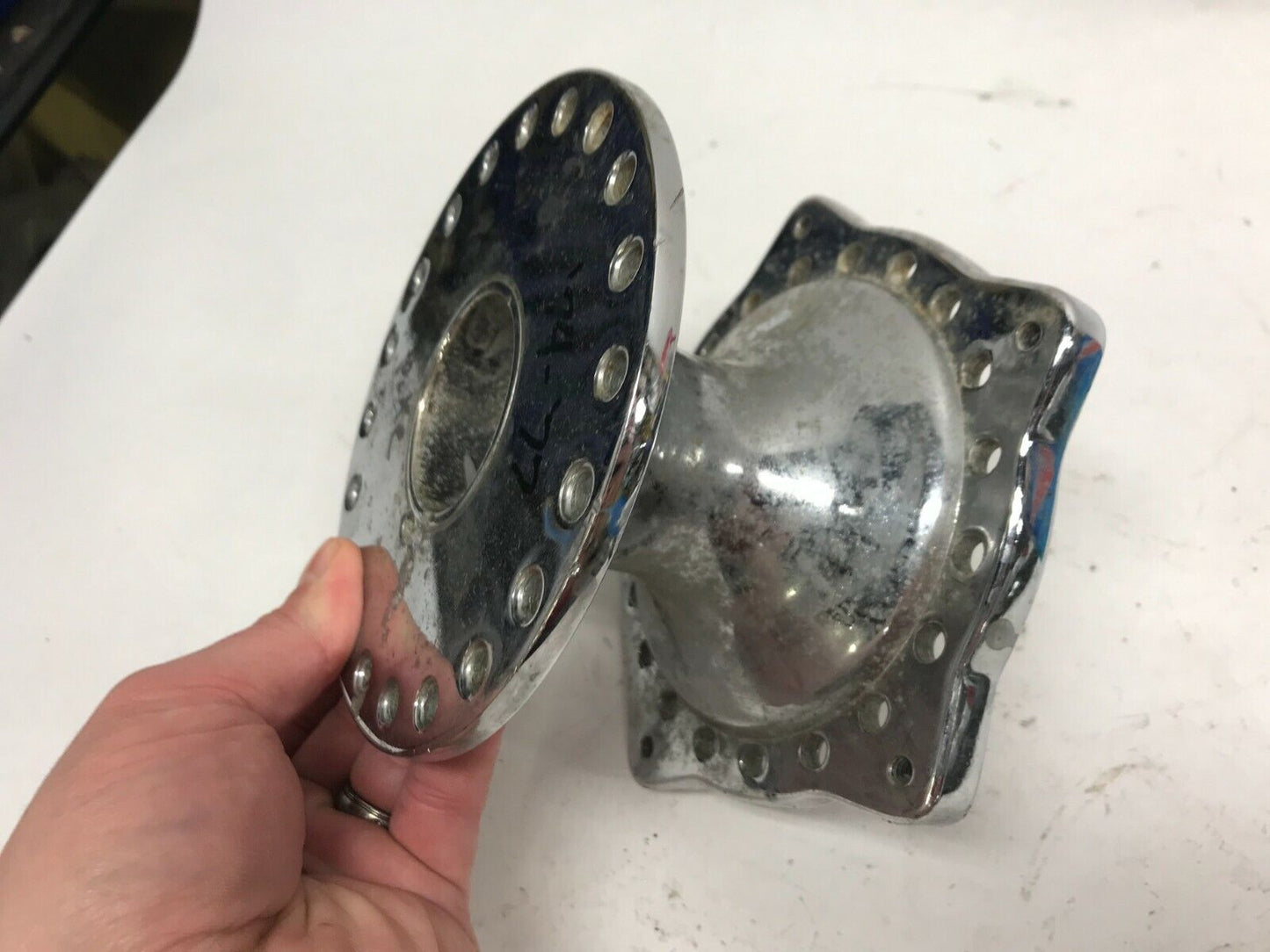 HARLEY IRONHEAD SHOVELHEAD 40 SPOKE FRONT WHEEL HUB Chrome 1974-1977 FX XL