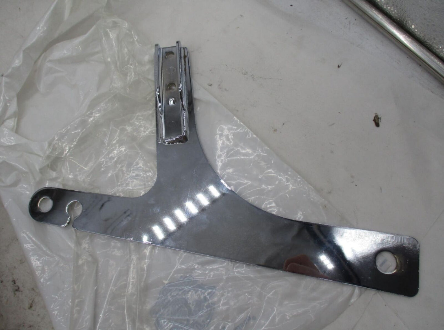 Harley Genuine NOS Left Chrome Sissy Bar Side Plate 96-00 Dyna 52799-96B