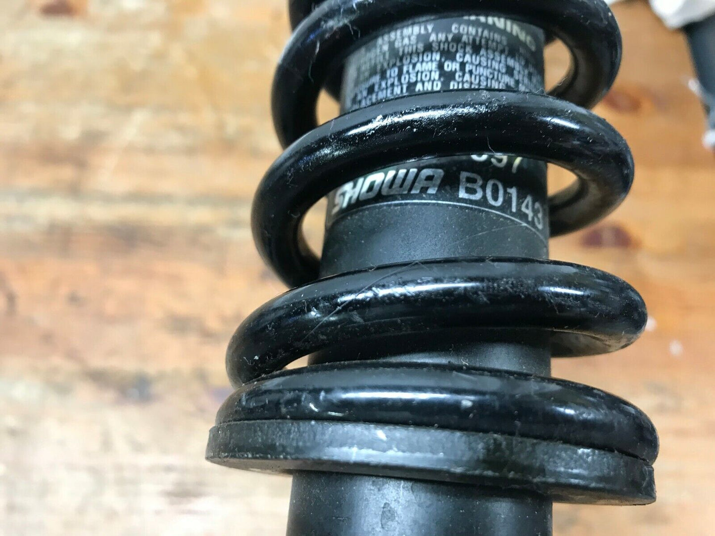 NOS OEM BMW 97-05 R 1100 SHOWA B0143 FRONT SPRING STRUT # 31422330997