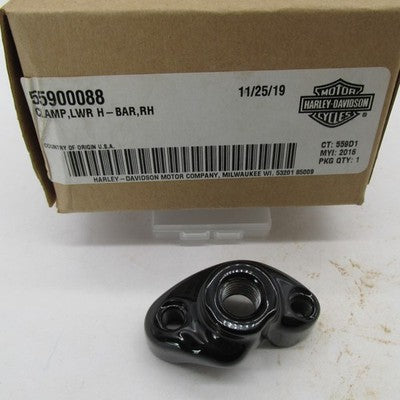 Harley-Davidson OEM NOS Right RH Lower Handlebar Riser Clamp Black 559