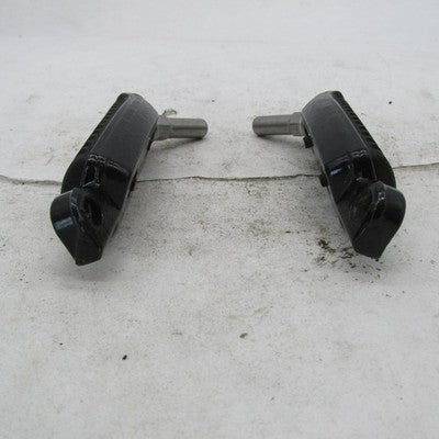 Harley Davidson OEM Pair of Passenger Footpeg Black 33134-07 33135-07