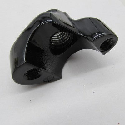 Harley-Davidson OEM NOS Right RH Lower Handlebar Riser Clamp Black 559