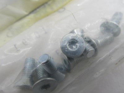Lot of 8 Harley Davidson Genuine NOS Genuine OEM Screws 42534-82