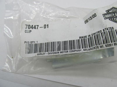Harley-Davidson Genuine NOS Touring Turn Signal Module Clip 70447-01
