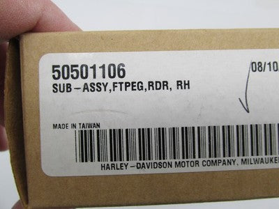 Harley-Davidson OEM NOS 18-Up Softail Right Rider Footpeg Assembly 505