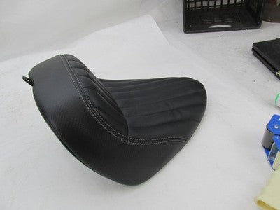 Harley-Davidson Genuine NOS Street Bob Softail Stock Solo Rider Seat 5