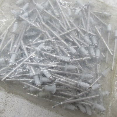 Lot of 100 Alumax NOS 1/8"  White Aluminum Rivets 84025
