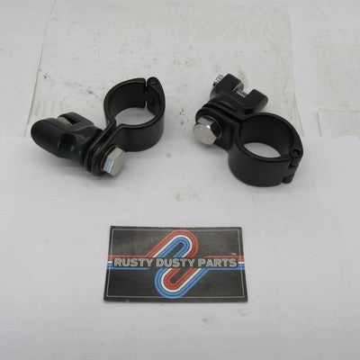 Pair of Genuine Kuryakyn Black Highway Peg Mounts w/ 1.25" Magnum Clam