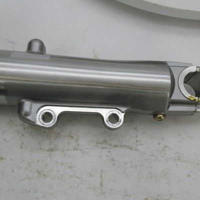 Pair of Harley Davidson OEM Lower Front Fork Sliders Showa 46537-02A 4