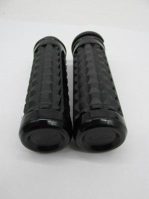 Harley Genuine OEM NOS Dominion Hand Grips, Gloss Black 56100231