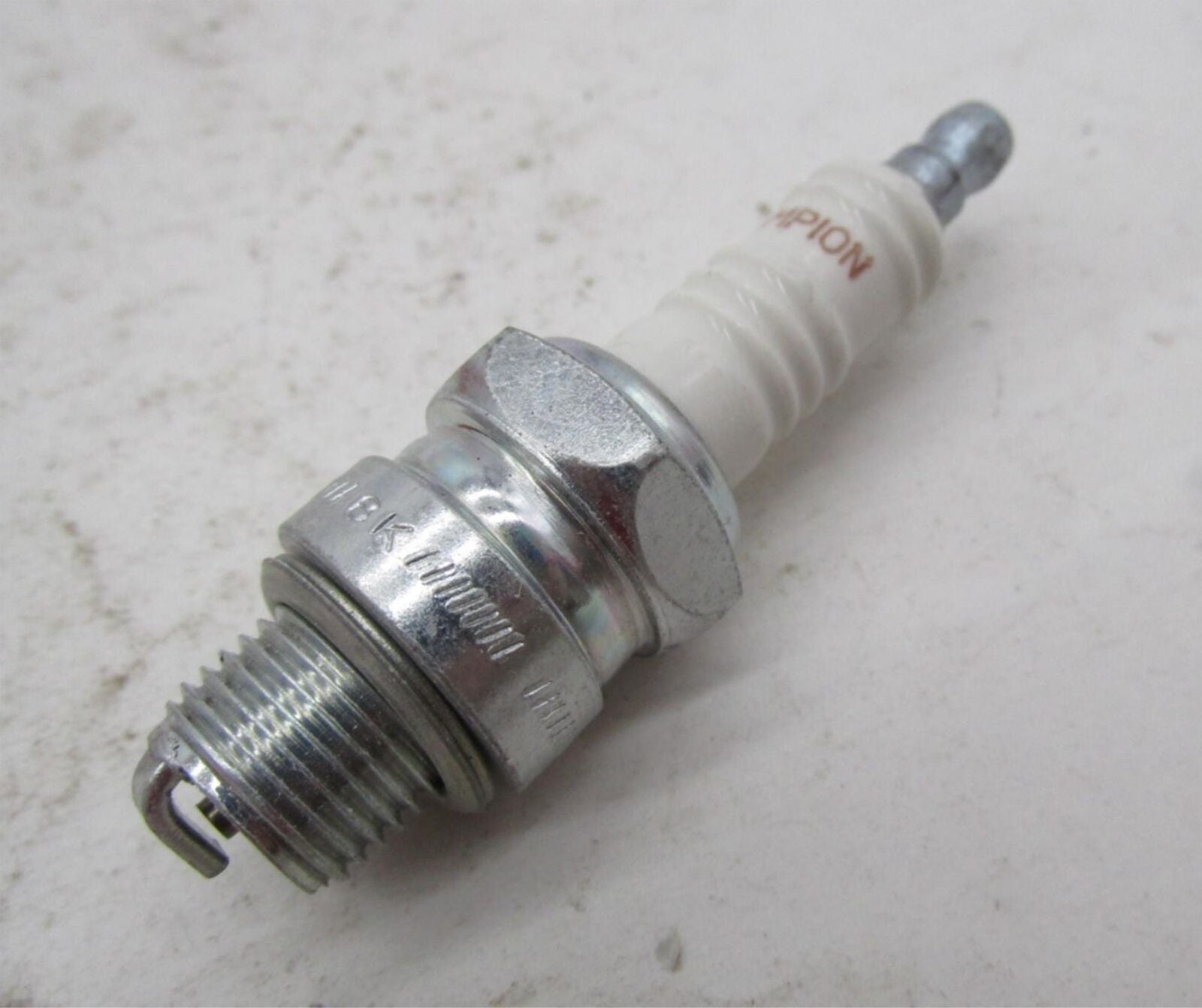 Lot of 6 Champion Motorcycle Spark Plugs 538 RH8C