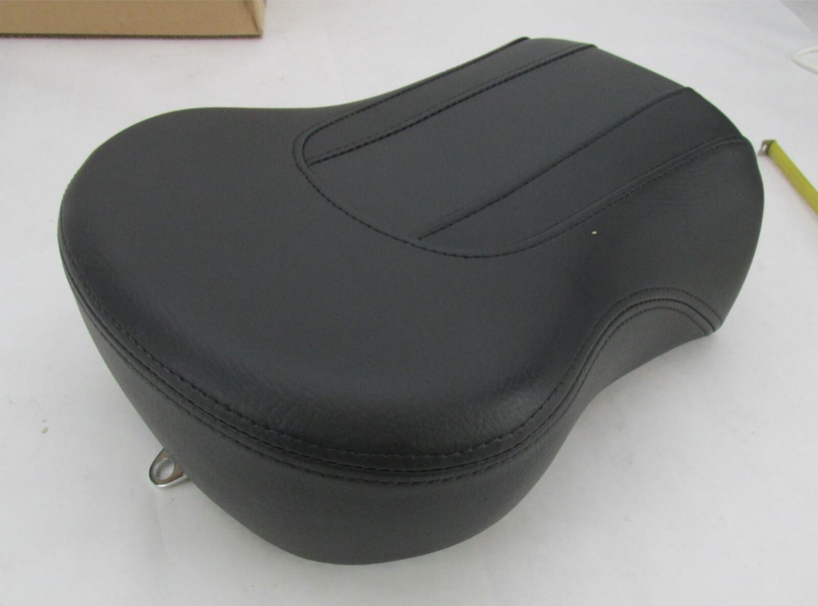 Harley-Davidson Genuine NOS Sundowner Black Passenger Seat FLHC FLHCS 52400168