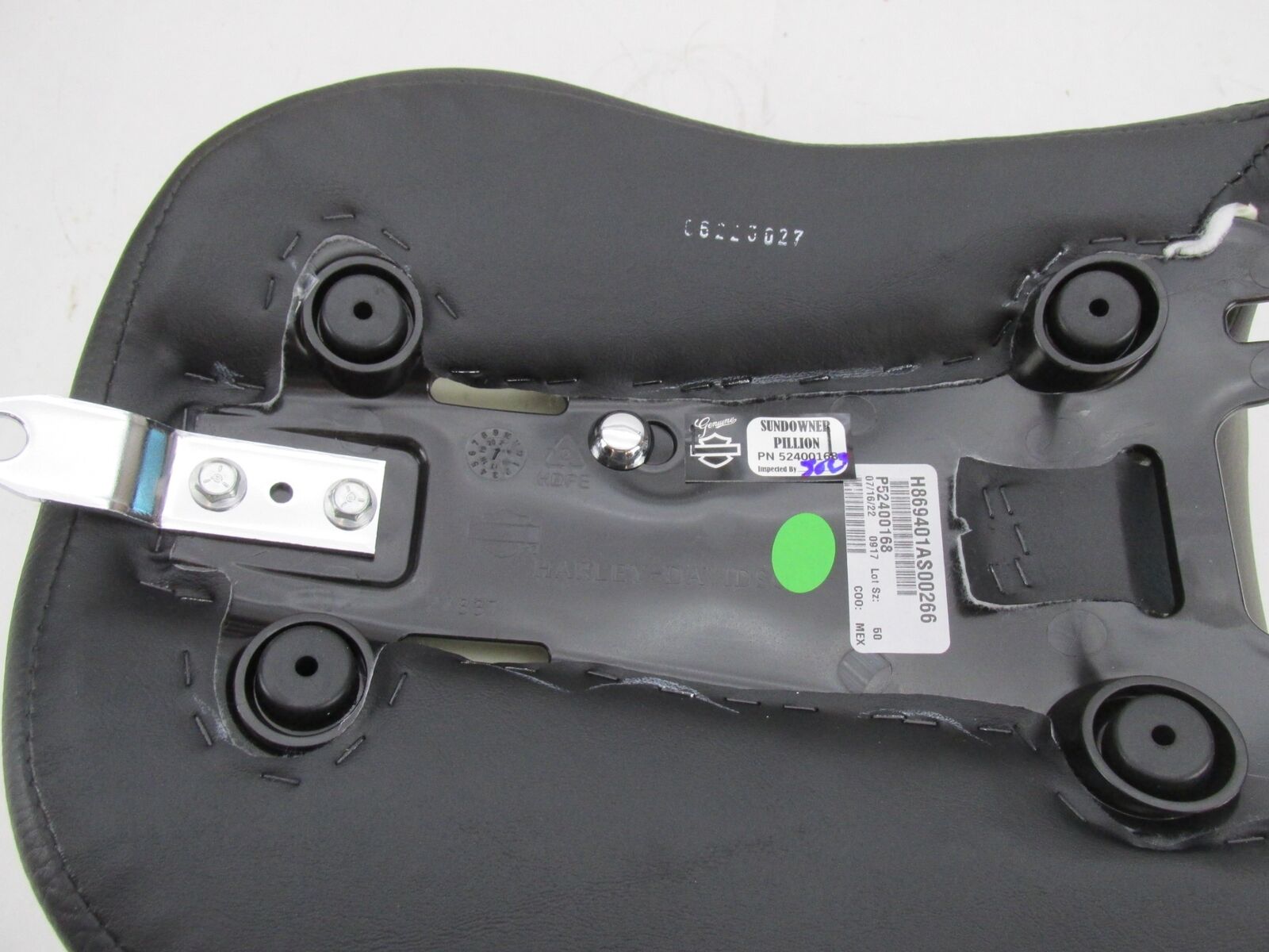 Harley-Davidson Genuine NOS Sundowner Black Passenger Seat FLHC FLHCS 52400168