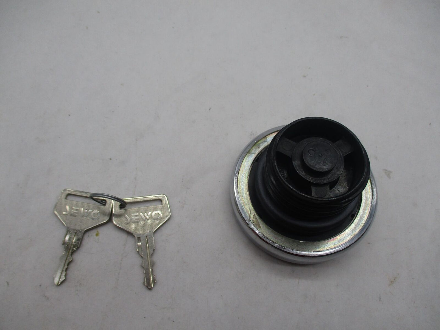 Harley Davidson Chrome Gas Fuel Tank Cap Lockable Locking with Keys