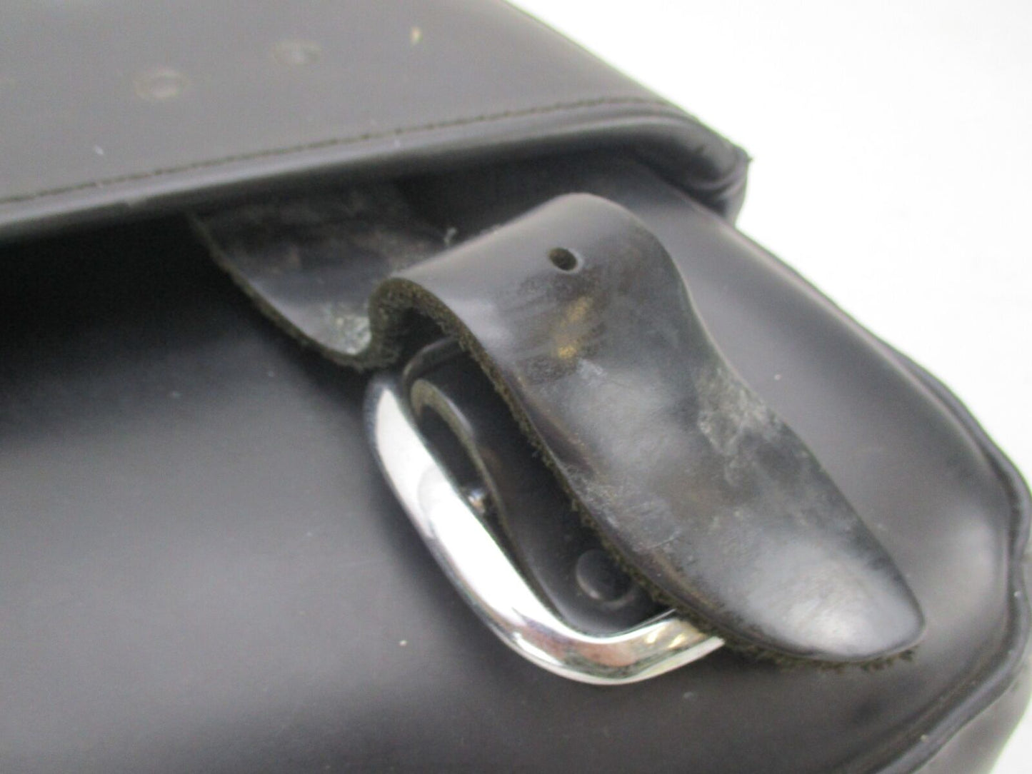 Harley Davidson Genuine 00-06 Softail Fatboy Saddlebag with Bracket 90452-04